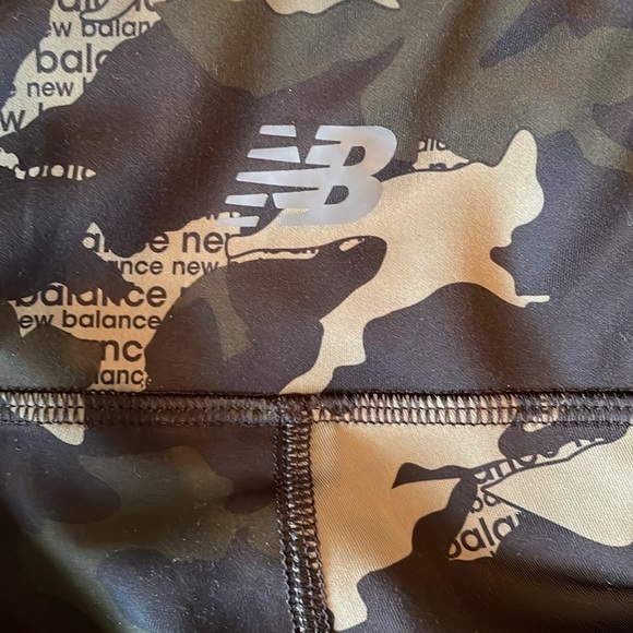 New Balance Core Tights Women Green Camo Print Large Nettle Green Pockets EUC - Picture 7 of 9